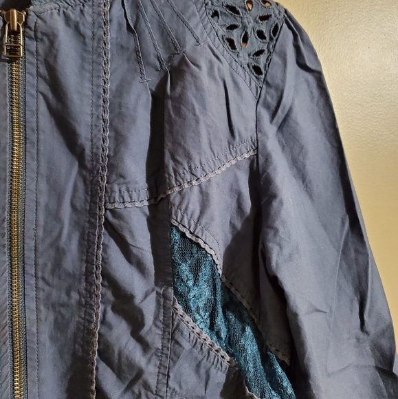 Women's jacket - Picture 2 of 8